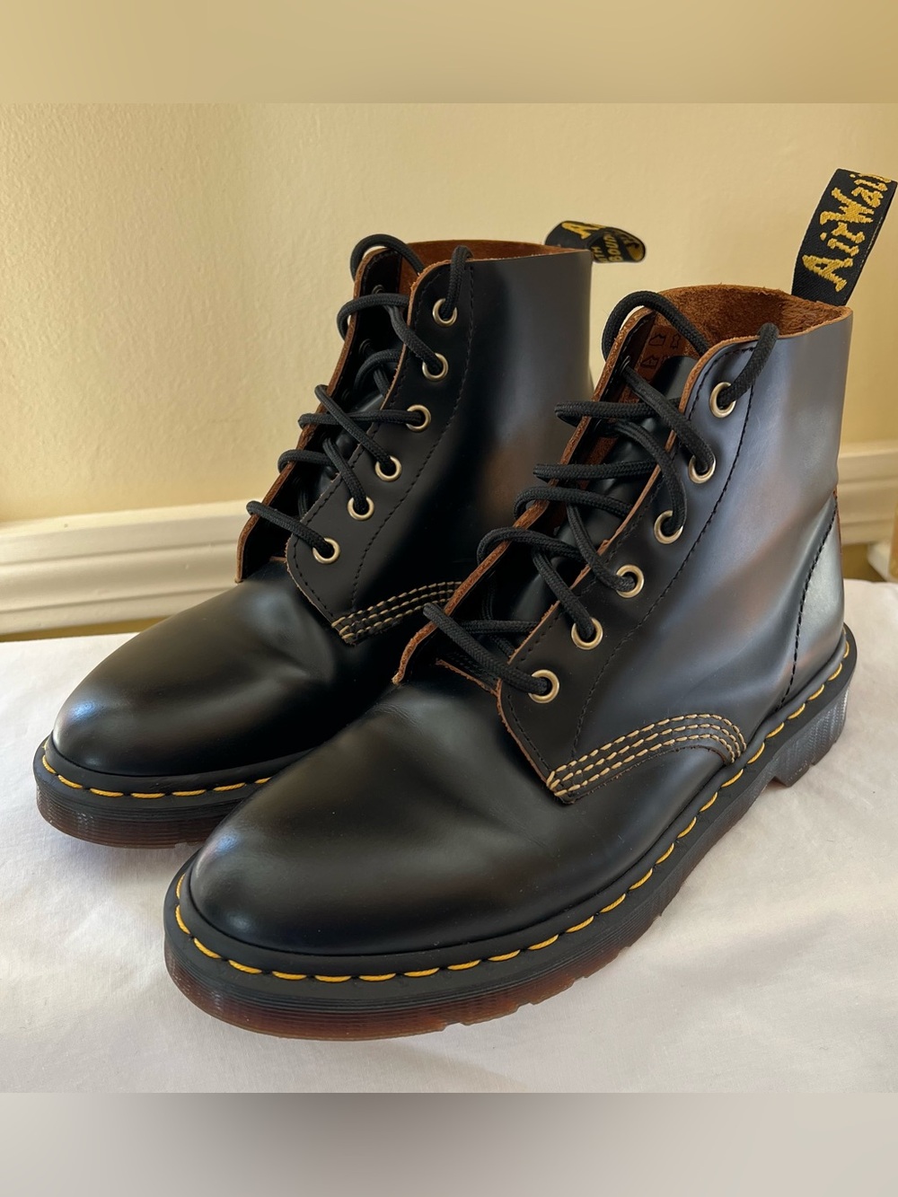 Dr. Martens Black 101 Vintage Smooth Archive Boots, 6 Eyelets Women’s US 9